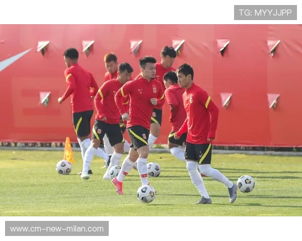 国足新锋线连场进球，媒体罕见点赞